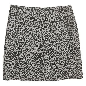 LOFT animal print mini skirt with pockets. Size 2
